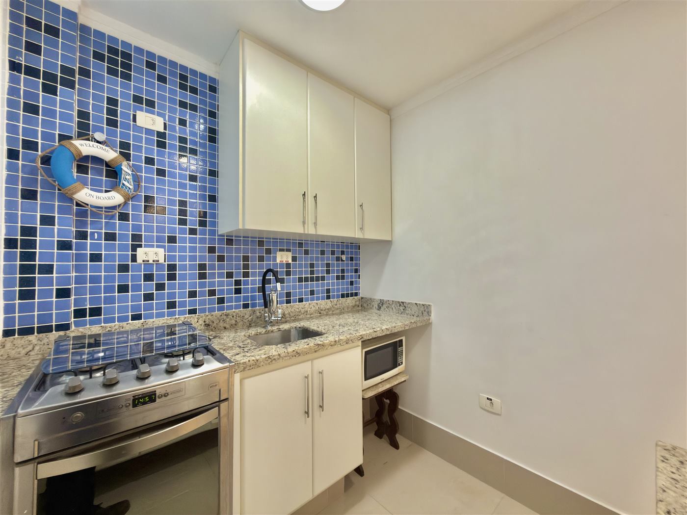 Cozinha com azulejo azul